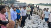 চুনারুঘাটে নদীভাঙন প্রতিরোধক জিও ব্যাগ কাজের উদ্বোধন করলেন জেলা প্রশাসক ড. জি. এম. সরফরাজ