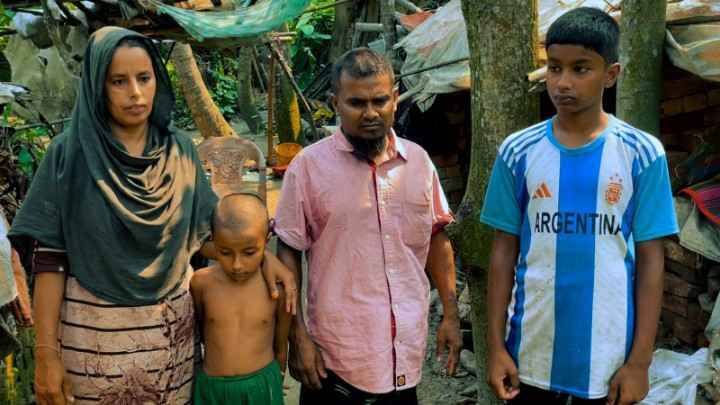 ঈদের মাংস বিতরনকালে ফুড ফর অল এর কাছে ক্যান্সার আক্রান্ত অসহায় পিতার আর্তনাদ