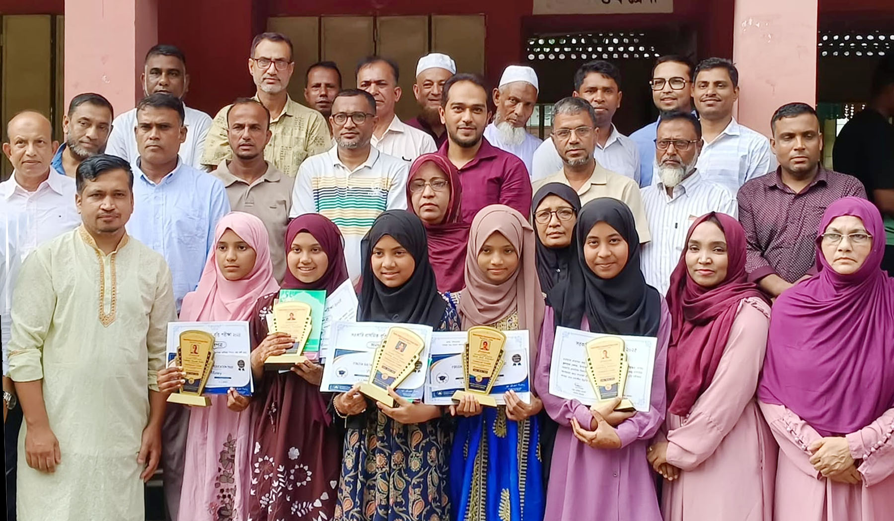 বিয়ানীবাজারে ফৌজিয়া সুলতানা লোদী এডুকেশন ট্রাস্টের বৃত্তিপ্রাপ্ত শিক্ষার্থীদের মধ্যে প্রাইজ মানি ও সম্মাননা প্রদান