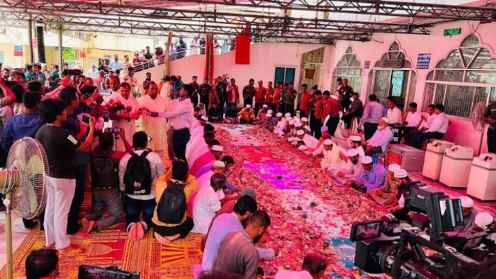 শাহজালালের (রহ.) মাজারের দানবাক্সে ১৯ দিনে ৪৭ লাখ টাকা মিলল ১২ দেশের বৈদেশিক মুদ্রা, সোনা-রূপা ও রহস্যময় চিরকুট; ছোট নোটেই ভরে উঠল ডেগ