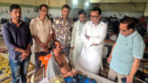 অসুস্হ সাংবাদিক আব্দুল খালিকের শয্যা পাশে ইমদাদ হোসেন চৌধুরী ও ব্যবসায়ী নেতৃবৃন্দ
