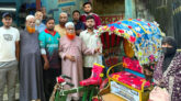 প্রতিবন্ধী পরিবারকে রহমানীয়া প্রতিবন্ধী কল্যাণ ফাউন্ডেশনের রিক্সা উপহার