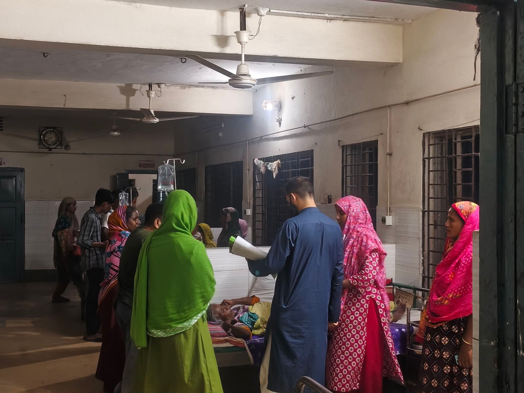 ফুলবাড়ী হাসপাতালে রোগীকে দেড় ঘণ্টা অপেক্ষা করানোর অভিযোগ, ফেসবুকে মিজানুরের ক্ষোভ