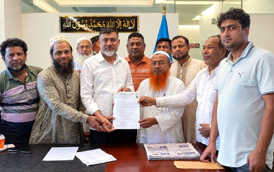 ব্যাটারি চালিত রিকশার রোড পারমিট ও ১০ দফা দাবিতে দুই সিটি কর্পোরেশনে স্মারকলিপি পেশ