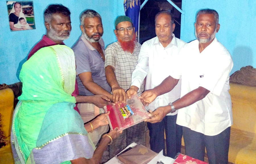 দুর্গাপূজা উপলক্ষে সিলেট জেলা রিক্সা শ্রমিক ইউনিয়নের শাড়ি-লুঙ্গি বিতরণ