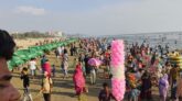 টানা ছুটিতে কক্সবাজারে পর্যটকের ঢল