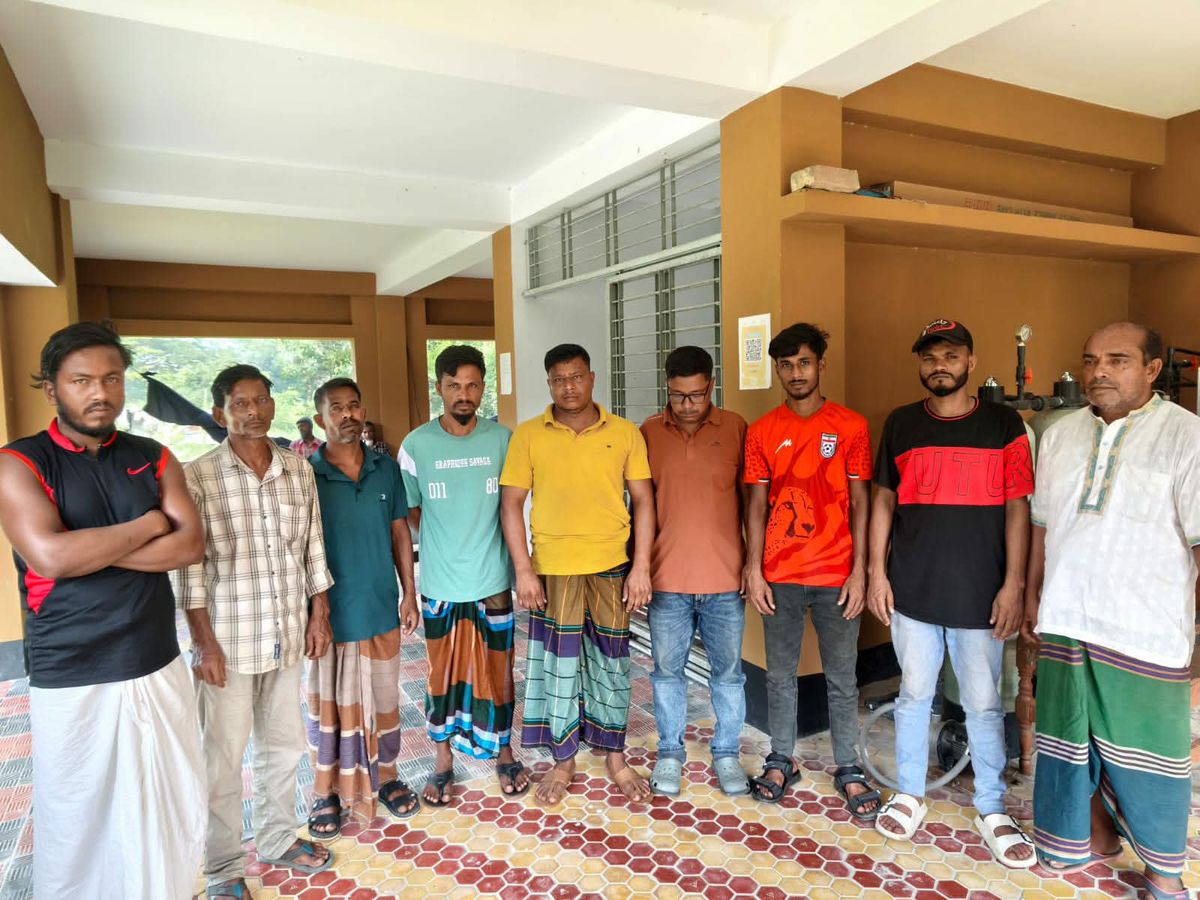 সুন্দরবনের ভেতর দিয়ে ২৩০ টন কয়লা পাচারের চেষ্টা, বাল্কহেডসহ আটক ৯