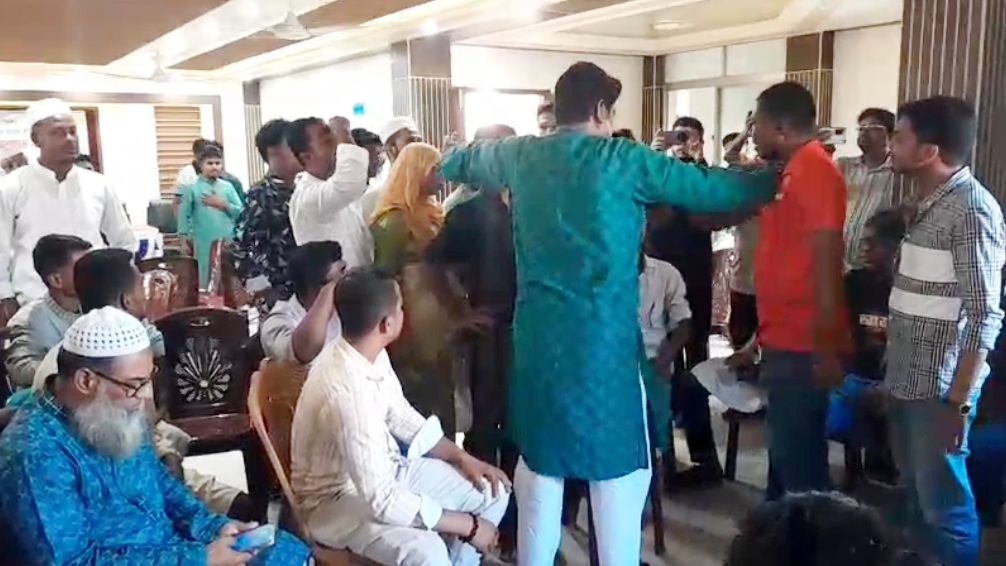 এনসিপির নবগঠিত কমিটির আত্মপ্রকাশ অনুষ্ঠানে হট্টগোল